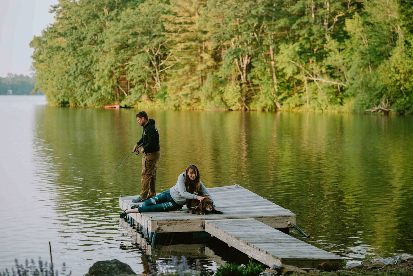 Quiet and Intimate Pet Friendly Cottage Perfectly set on the Shores of Cobbossee Lake for Fishing in Winthrop, Maine