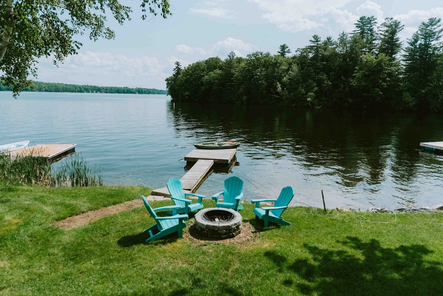 Quiet and Intimate Pet Friendly Cottage Perfectly set on the Shores of Cobbossee Lake for Fishing in Winthrop, Maine
