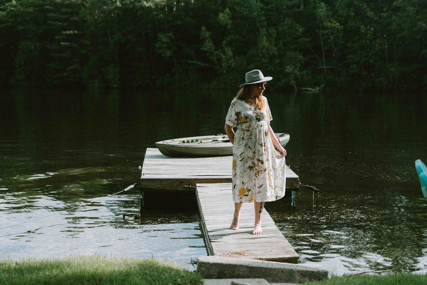 Quiet and Intimate Pet Friendly Cottage Perfectly set on the Shores of Cobbossee Lake for Fishing in Winthrop, Maine