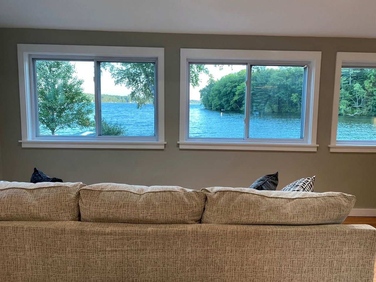 Quiet and Intimate Pet Friendly Cottage Perfectly set on the Shores of Cobbossee Lake for Fishing in Winthrop, Maine