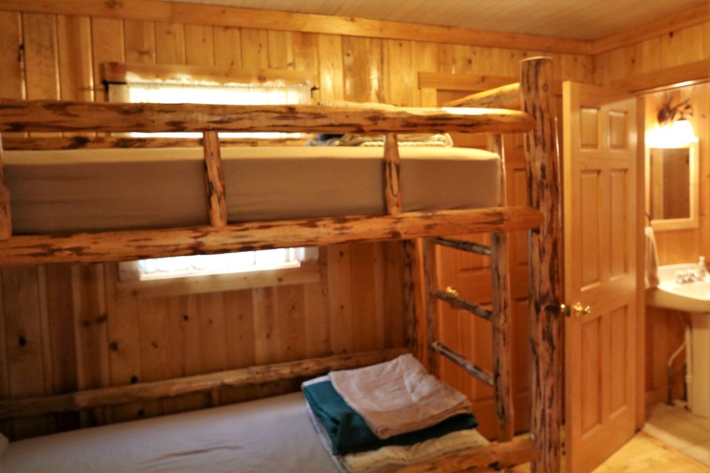Quiet Mountain Cabin with Barbecue near Steamboat Springs in Colorado