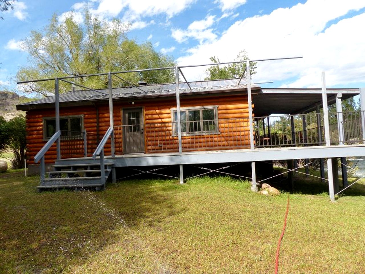 Spacious and Open Cabin Rental on Stillwater River near Billings, Montana