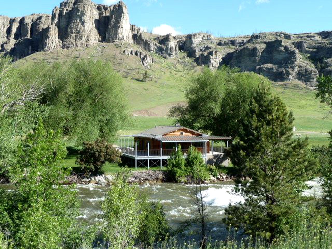 Spacious and Open Cabin Rental on Stillwater River near Billings, Montana