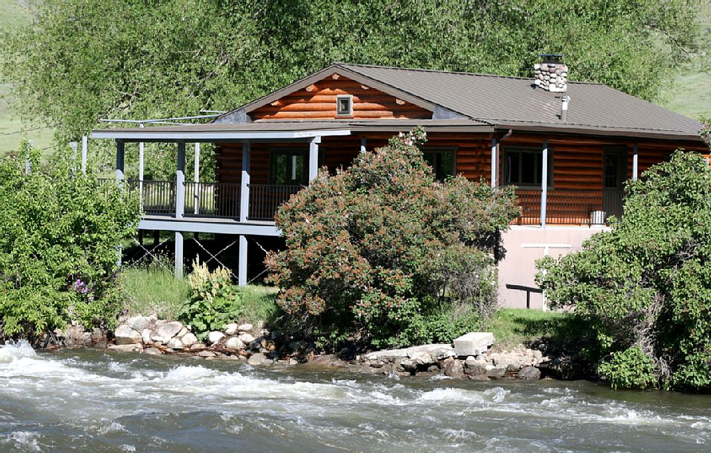 Spacious and Open Cabin Rental on Stillwater River near Billings, Montana