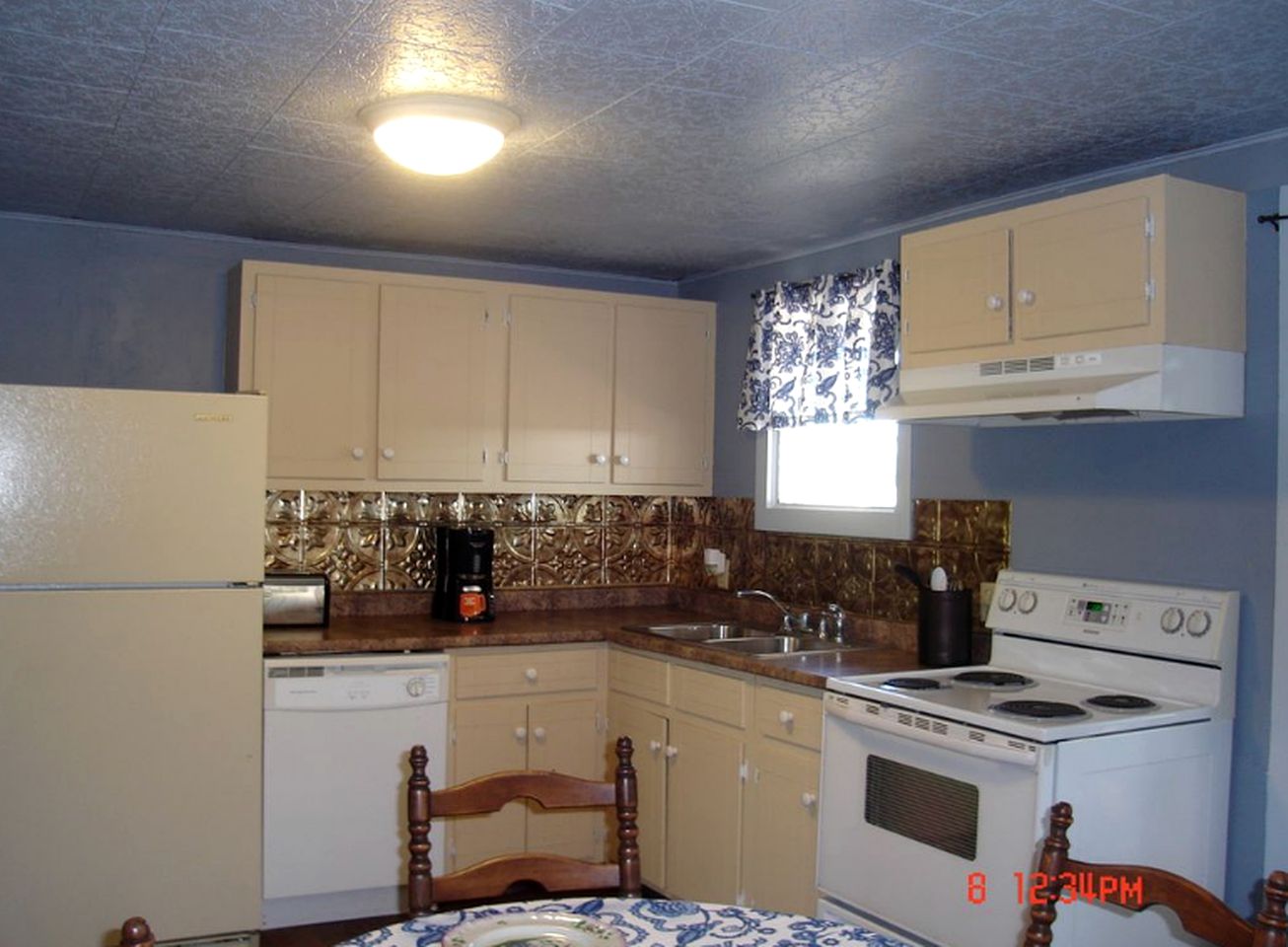 Secluded Camping Cabin with Private Hot Tub near Fayetteville, Arkansas