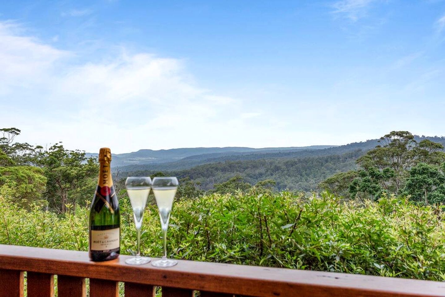 Cosy Mountain Chalet with Valley Views & Hydro Spa near Ravensbourne & Crows Nest, Queensland