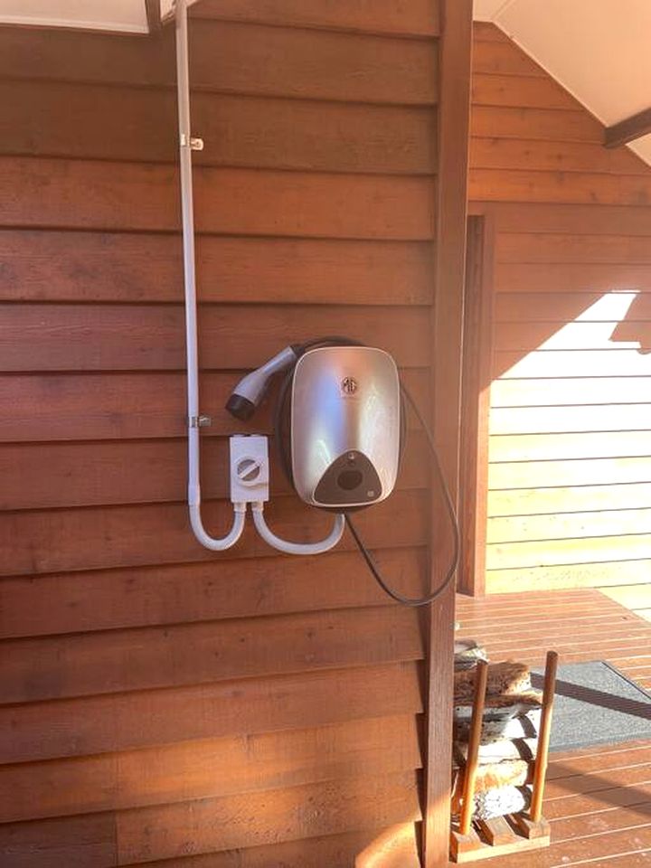 Cosy Mountain Chalet with Valley Views & Hydro Spa near Ravensbourne & Crows Nest, Queensland