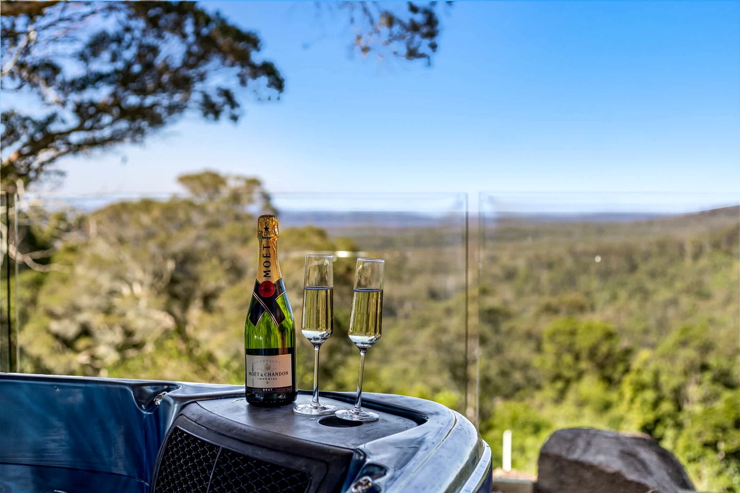 Cosy Mountain Chalet with Valley Views & Hydro Spa near Ravensbourne & Crows Nest, Queensland