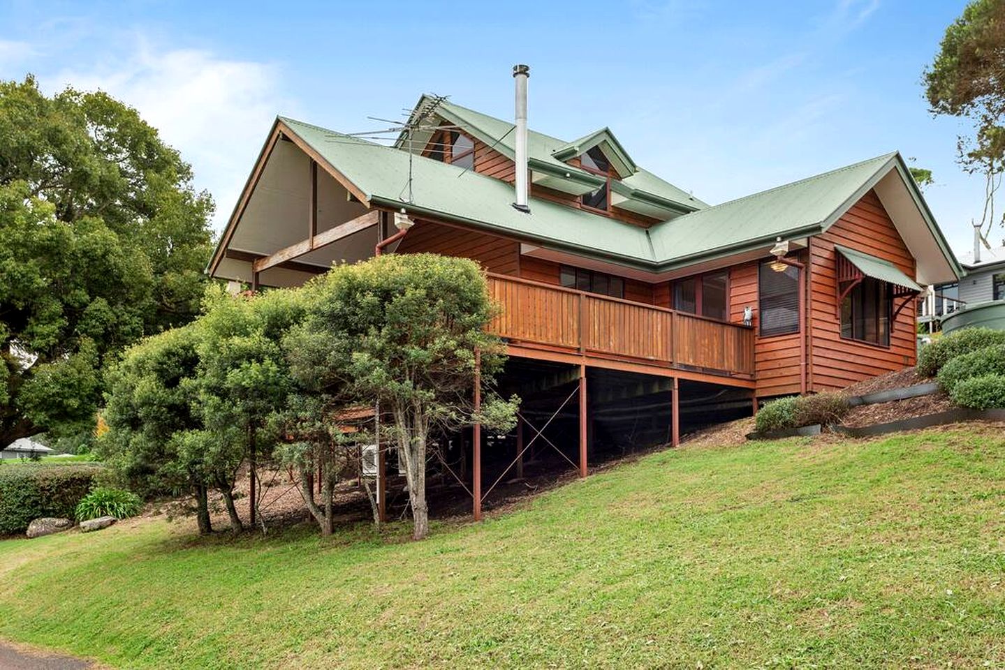 Secluded Hillside Chalet with Stunning Views & Outdoor Spa near Hampton, Queensland