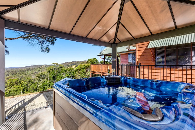 Vacation Rentals (Australia, Ravensbourne, Queensland)