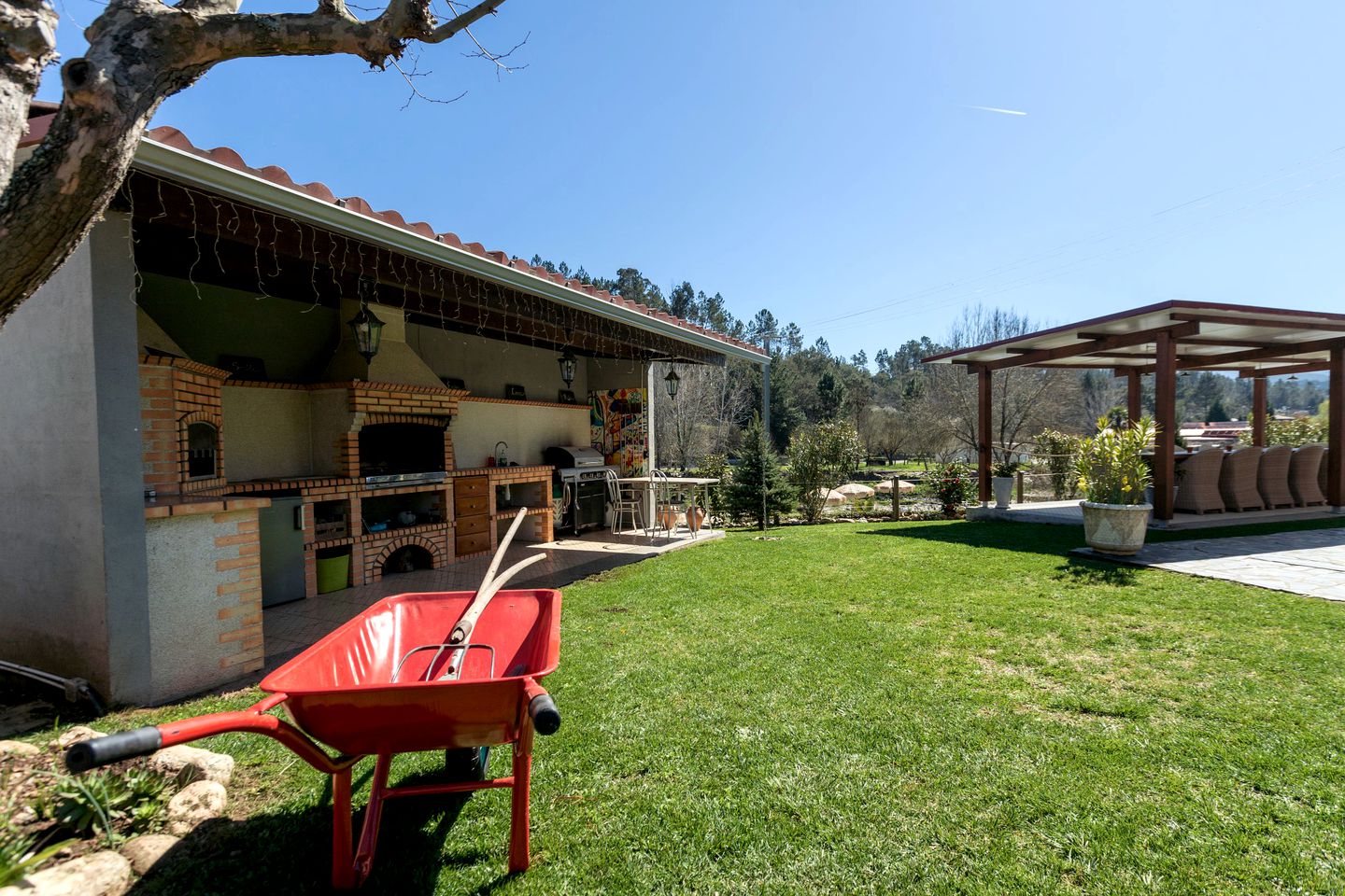 Ultimate Gathering Spot: Incredible Rental for Families and Friends in Coimbra, PT