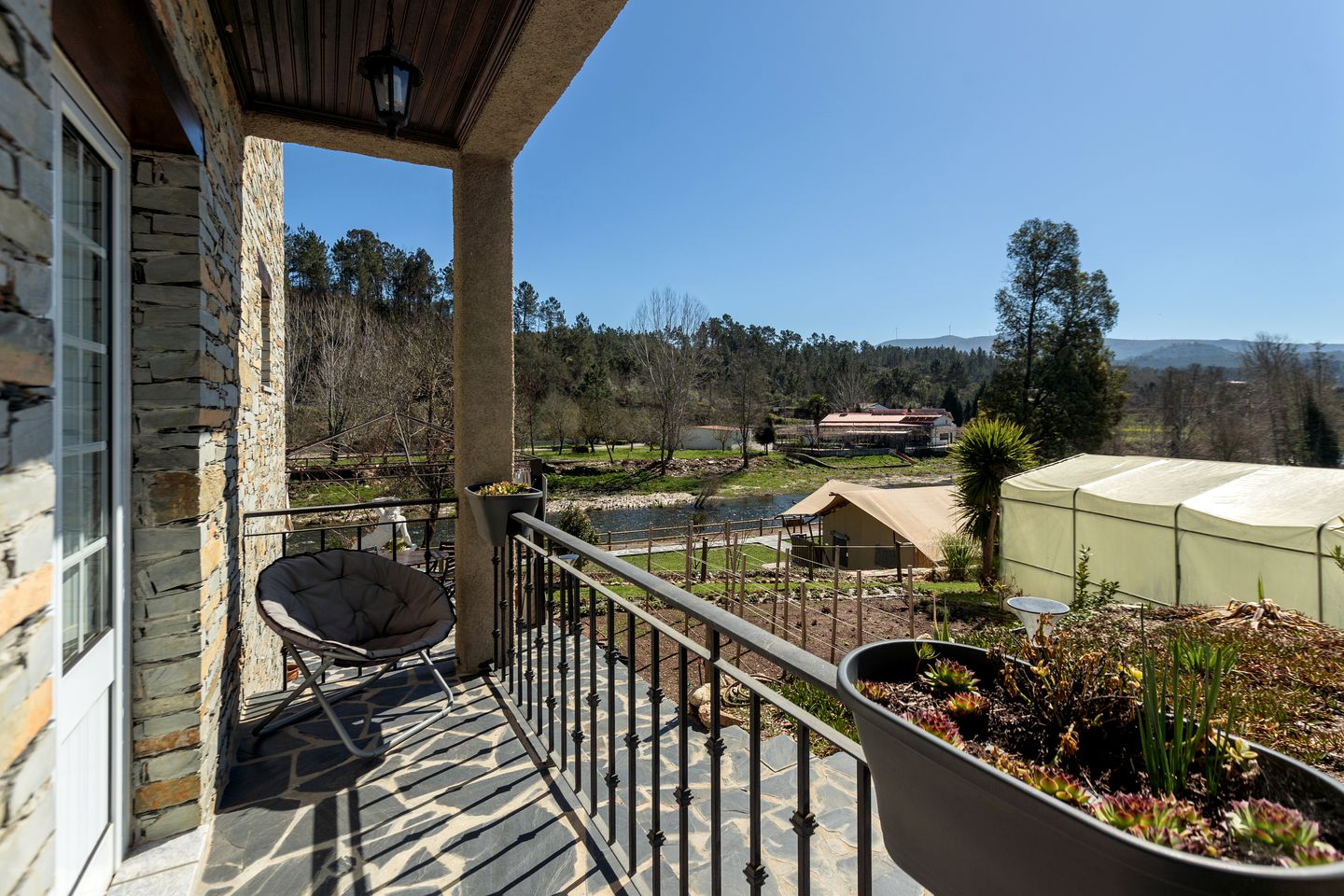 Ultimate Gathering Spot: Incredible Rental for Families and Friends in Coimbra, PT