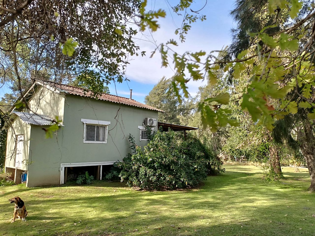 Charming Riverside Island Retreat with Pool & Private Dock near Tigre, Buenos Aires