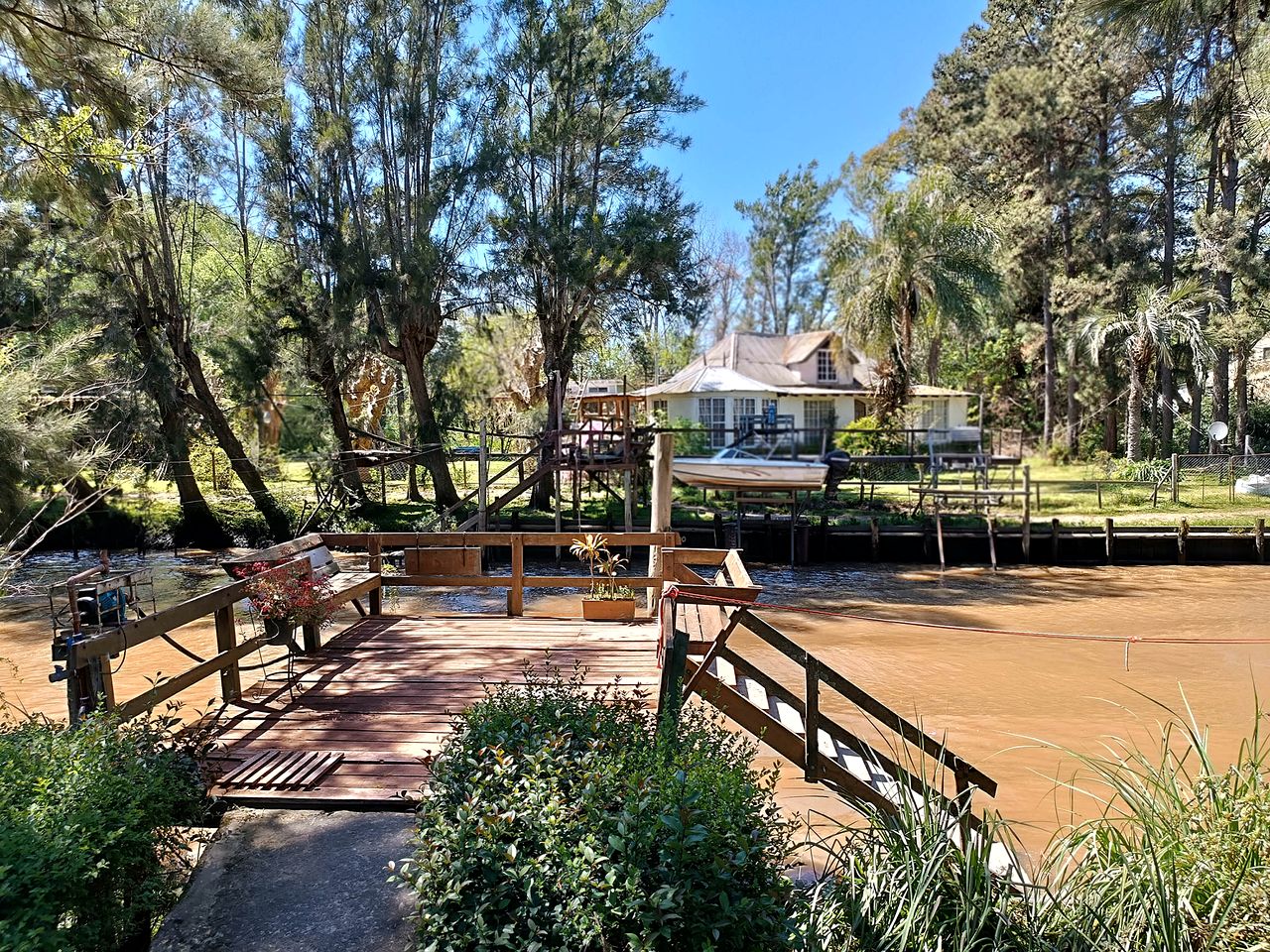 Charming Riverside Island Retreat with Pool & Private Dock near Tigre, Buenos Aires