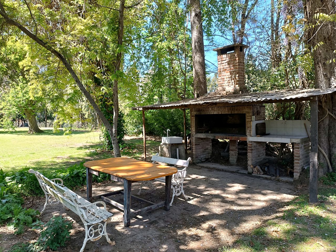 Charming Riverside Island Retreat with Pool & Private Dock near Tigre, Buenos Aires