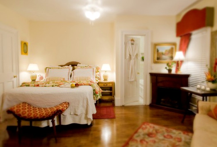 Quintessentials Bed and Breakfast, Nature Lodges 25736, East Marion