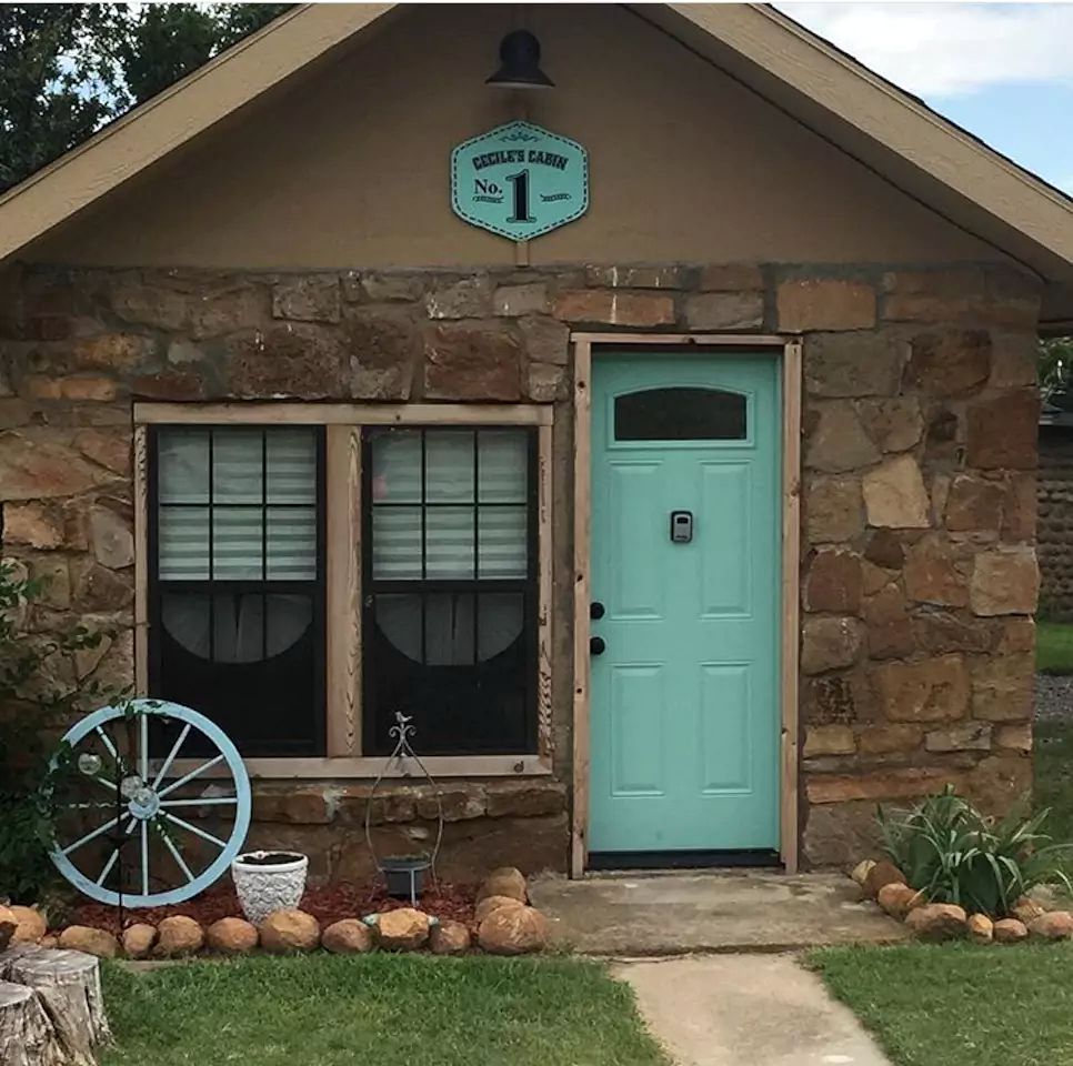 Rustic Cabin Retreat near Bath Lake in Medicine Park, Oklahoma