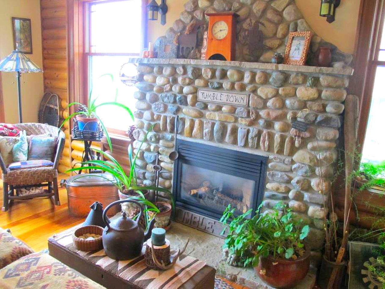 Lovely Stone Cottage Rental with Private Deck near Brighton Recreation Area, Michigan