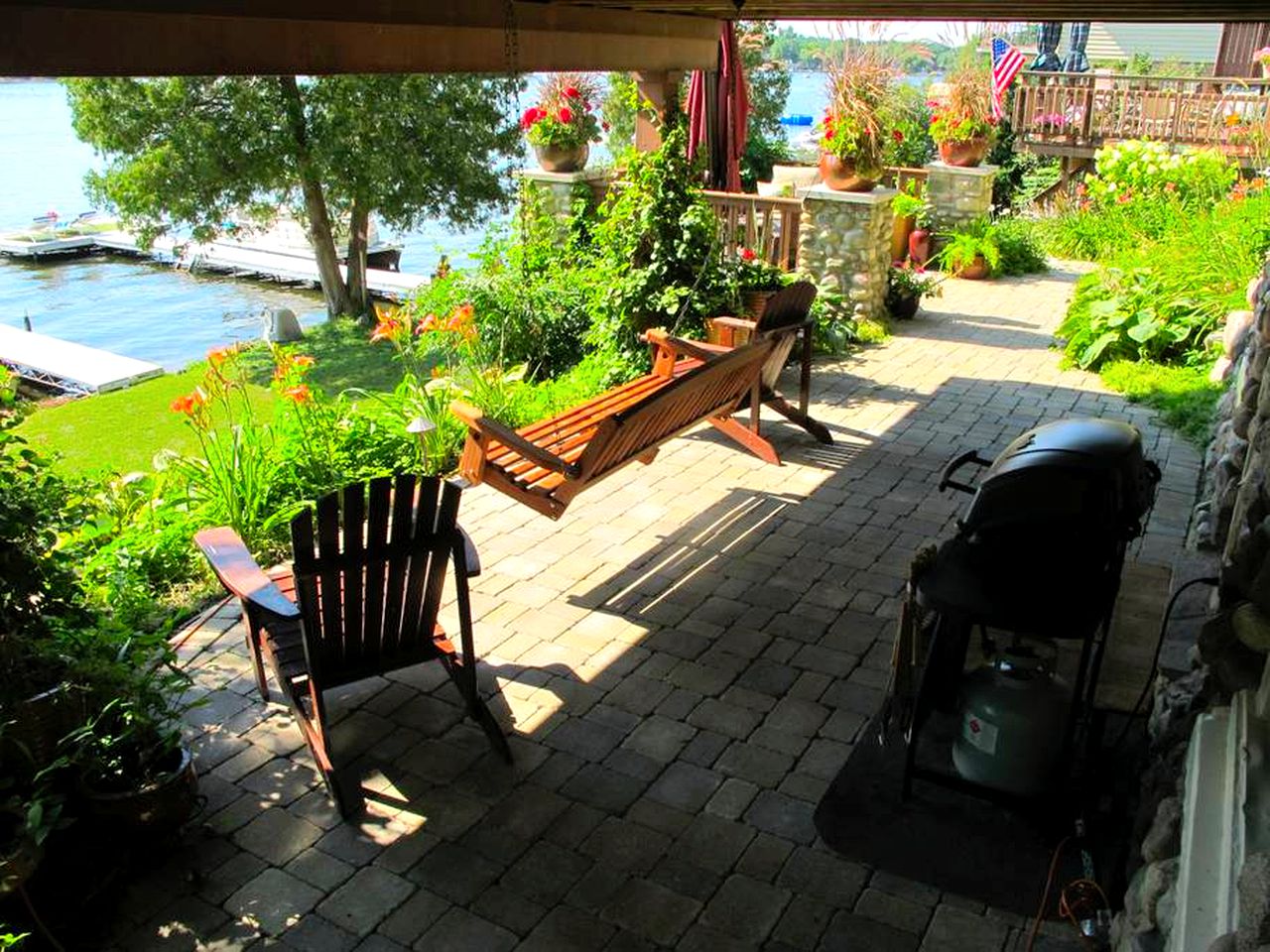 Lovely Stone Cottage Rental with Private Deck near Brighton Recreation Area, Michigan