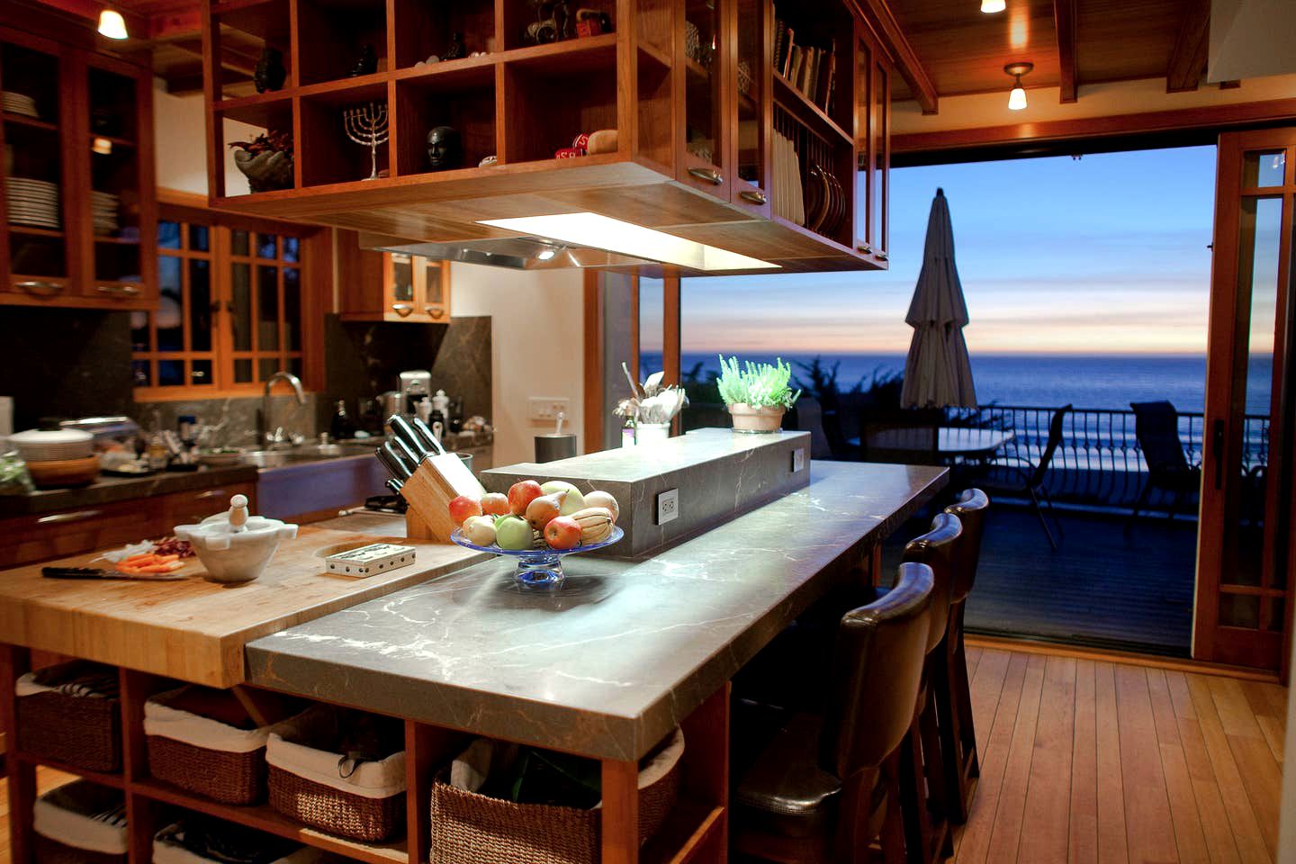 Impressive Villa with Fire Pit and Gorgeous Vistas in Stinson Beach, California