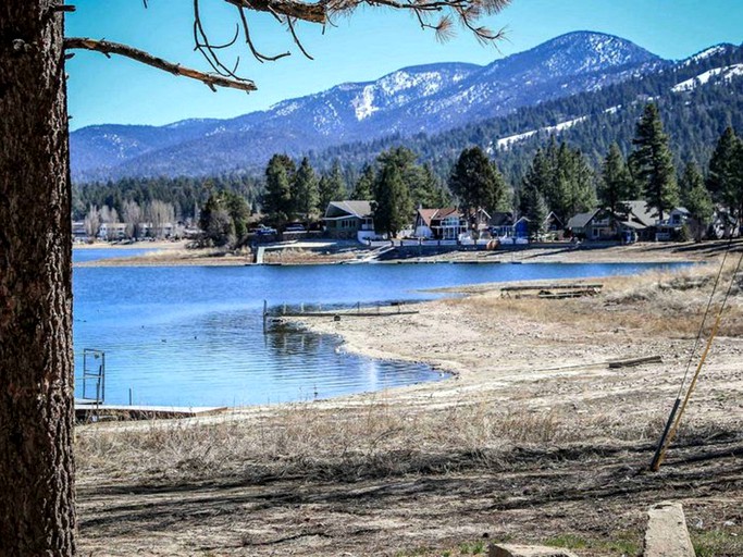 RedAwning 0105 Juniper Big Bear City, United States, Cabins, Big