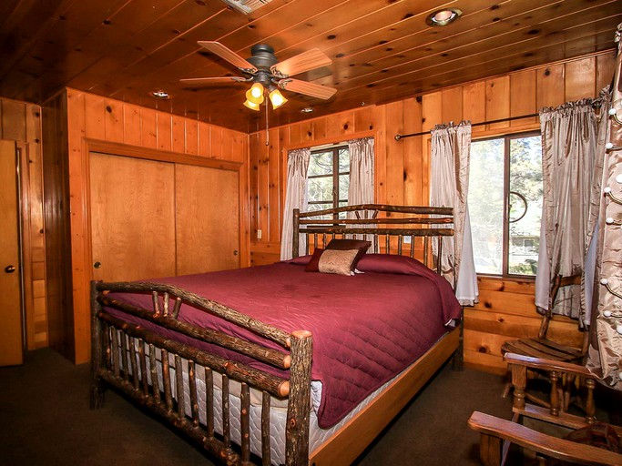 Cabins (Big Bear Lake, California, United States)