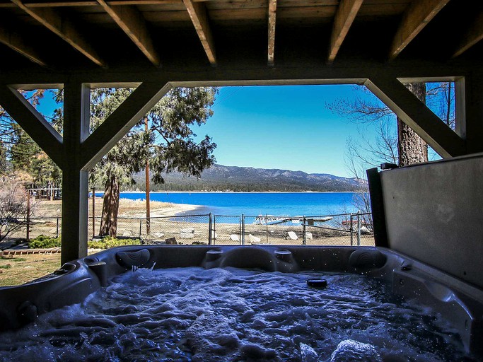 Cabins (Big Bear Lake, California, United States)