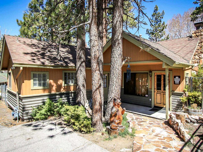 Cabins (Big Bear Lake, California, United States)