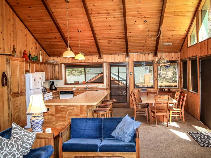 Cabins (Big Bear Lake, California, United States)