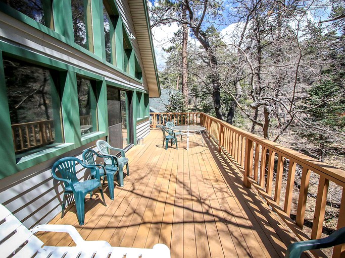 Cabins (Big Bear Lake, California, United States)