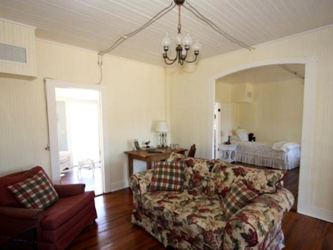 Secluded Cottage Rental Overlooking the Guadalupe River in Center Point, Texas