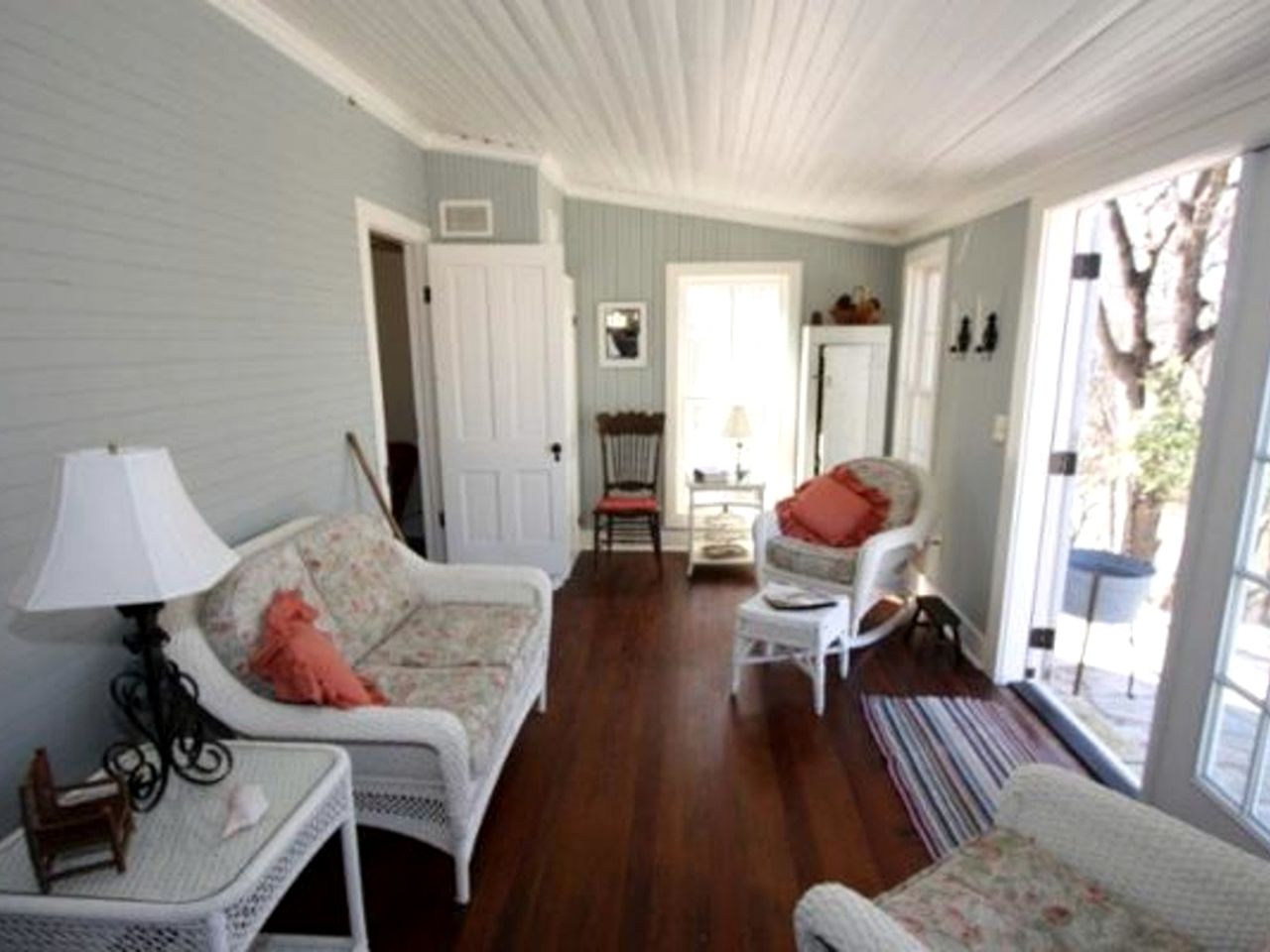 Secluded Cottage Rental Overlooking the Guadalupe River in Center Point, Texas