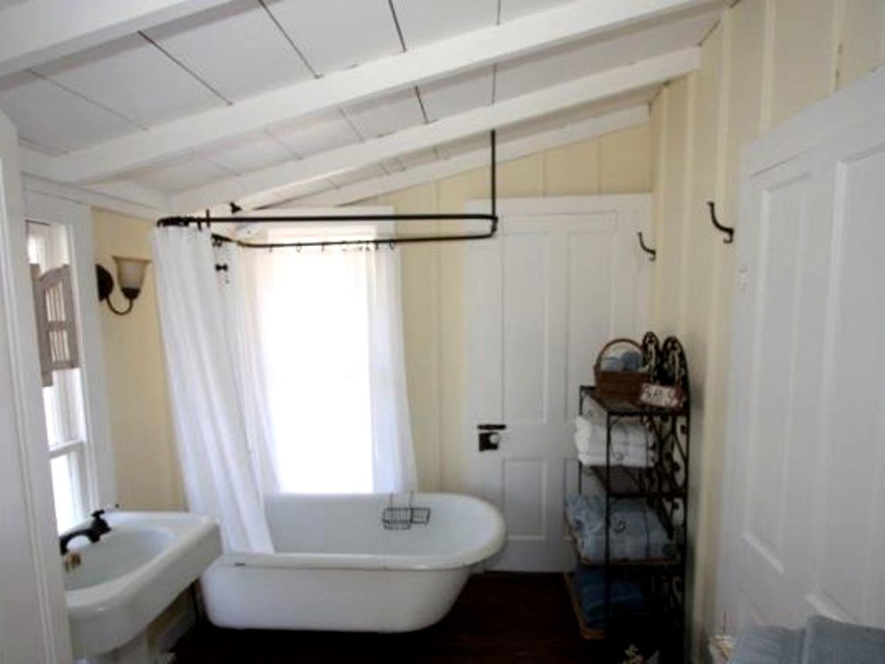 Secluded Cottage Rental Overlooking the Guadalupe River in Center Point, Texas