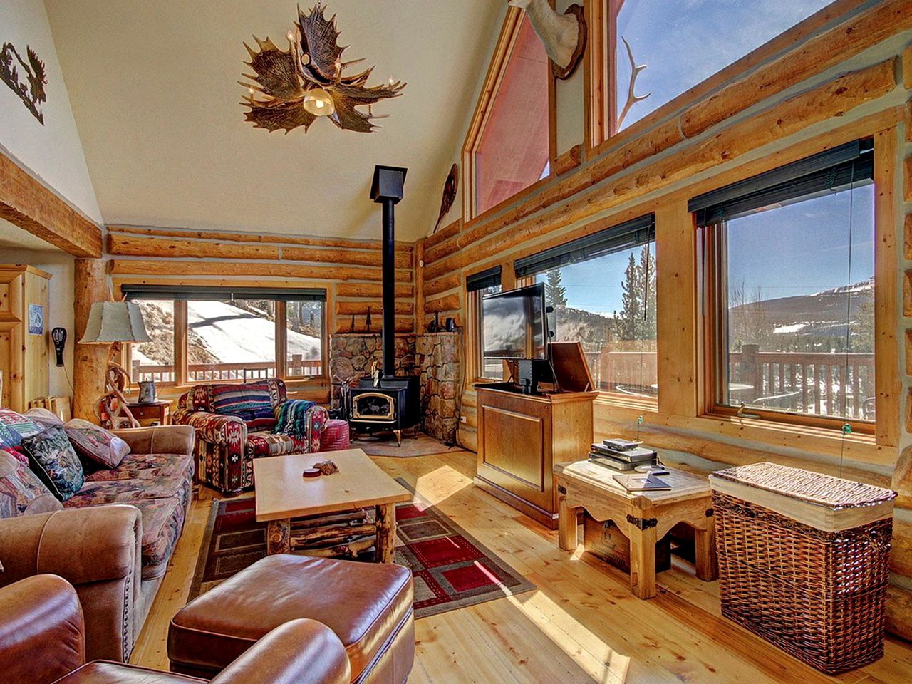 Stunning Ski Cabin with Hot Tub Ideal for Large Groups in Breckenridge, Colorado