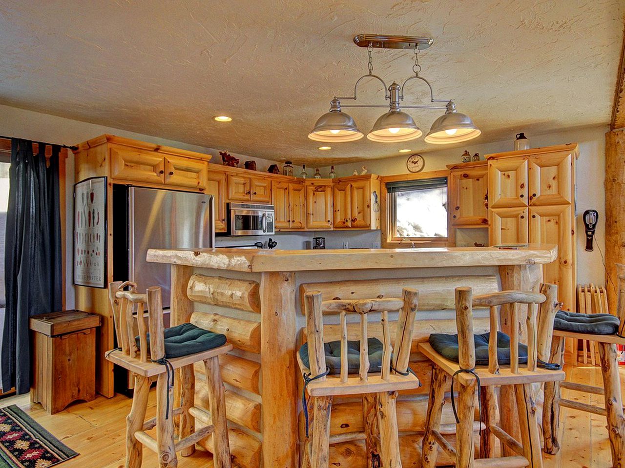 Stunning Ski Cabin with Hot Tub Ideal for Large Groups in Breckenridge, Colorado