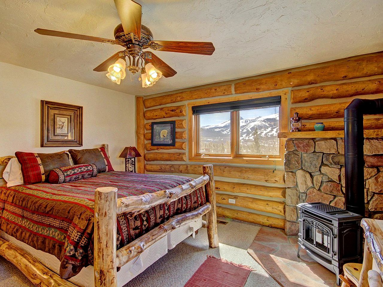 Stunning Ski Cabin with Hot Tub Ideal for Large Groups in Breckenridge, Colorado