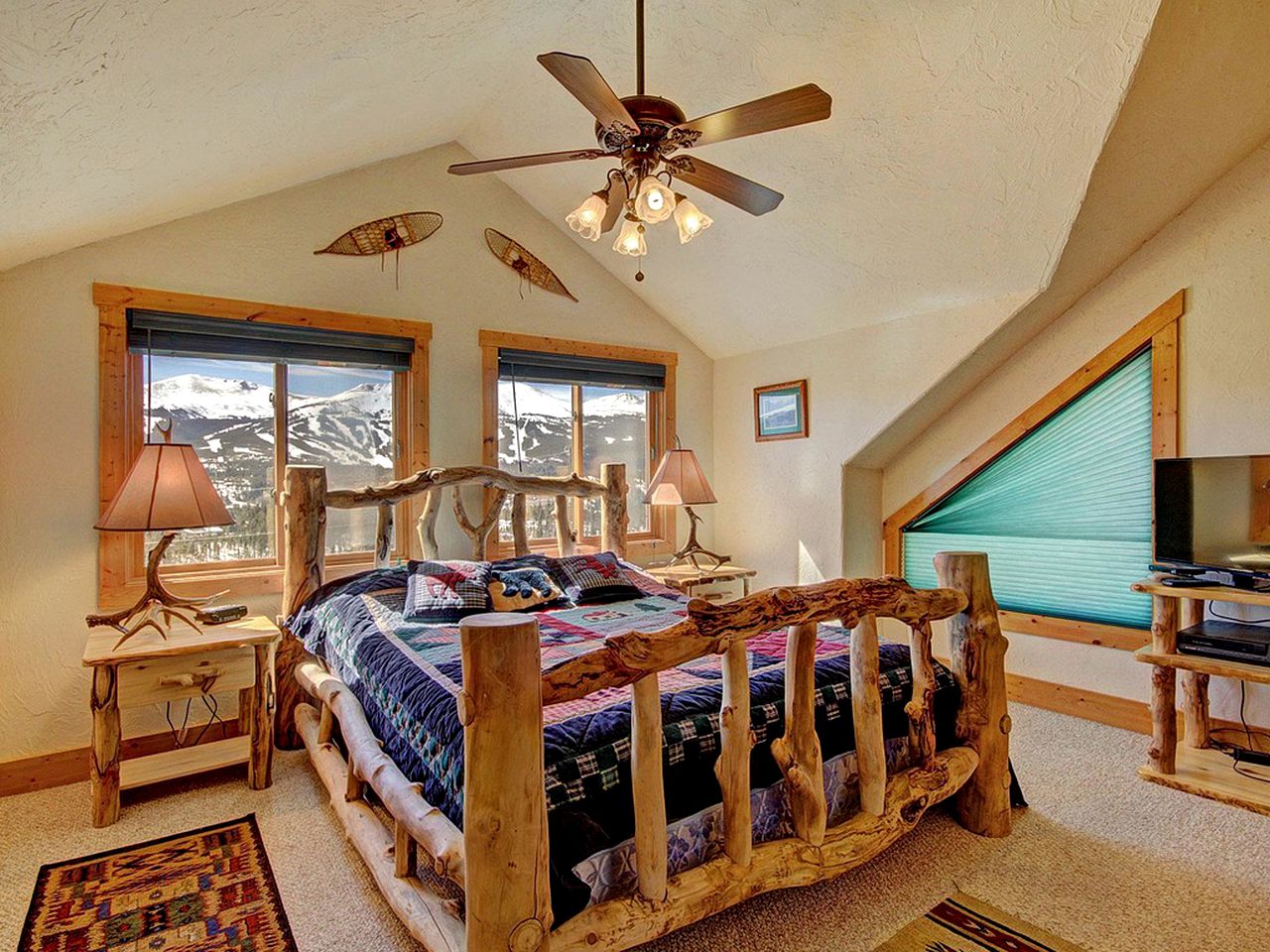 Stunning Ski Cabin with Hot Tub Ideal for Large Groups in Breckenridge, Colorado