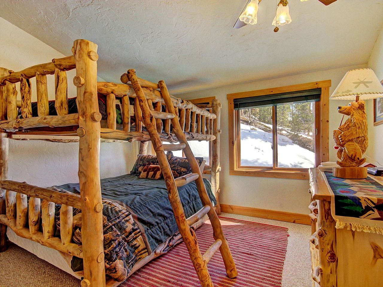 Stunning Ski Cabin with Hot Tub Ideal for Large Groups in Breckenridge, Colorado