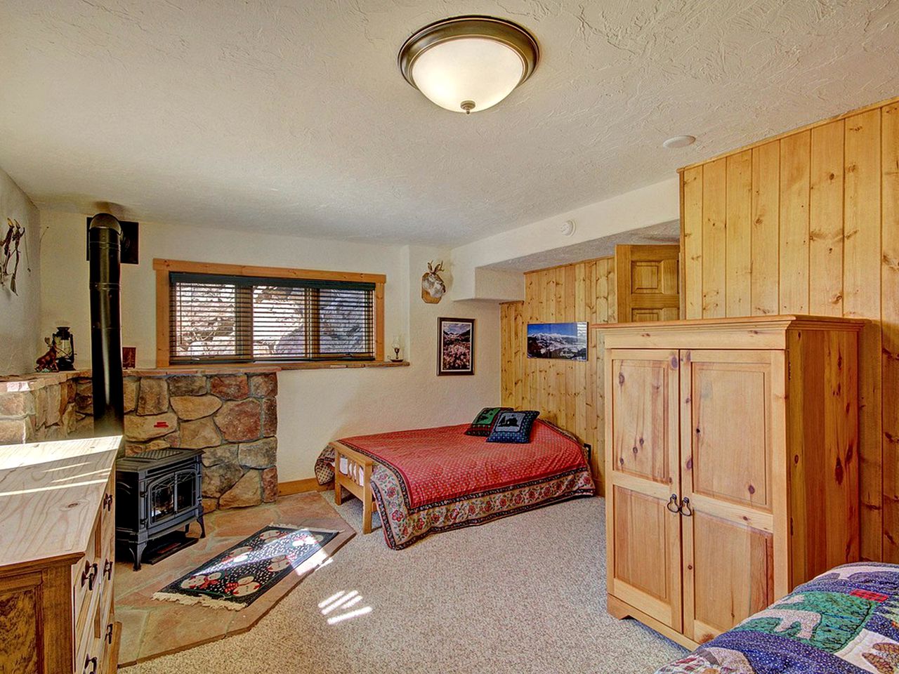 Stunning Ski Cabin with Hot Tub Ideal for Large Groups in Breckenridge, Colorado