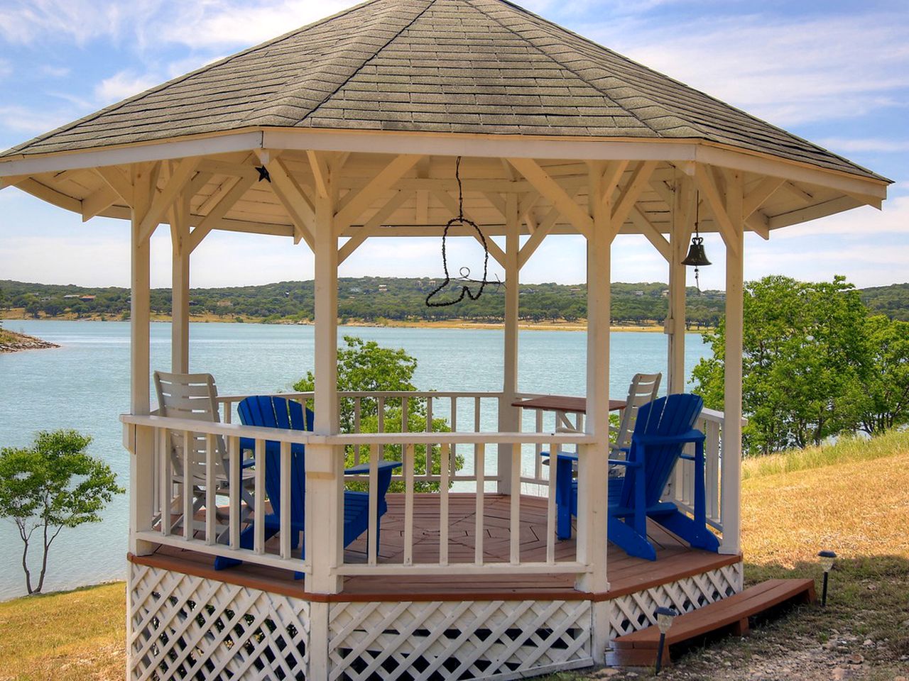 Comfortable Cottage Rental on the Waterfront in Canyon Lake, Texas