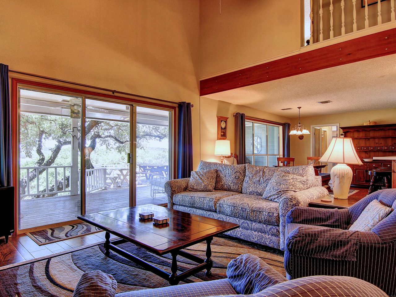 Comfortable Cottage Rental on the Waterfront in Canyon Lake, Texas