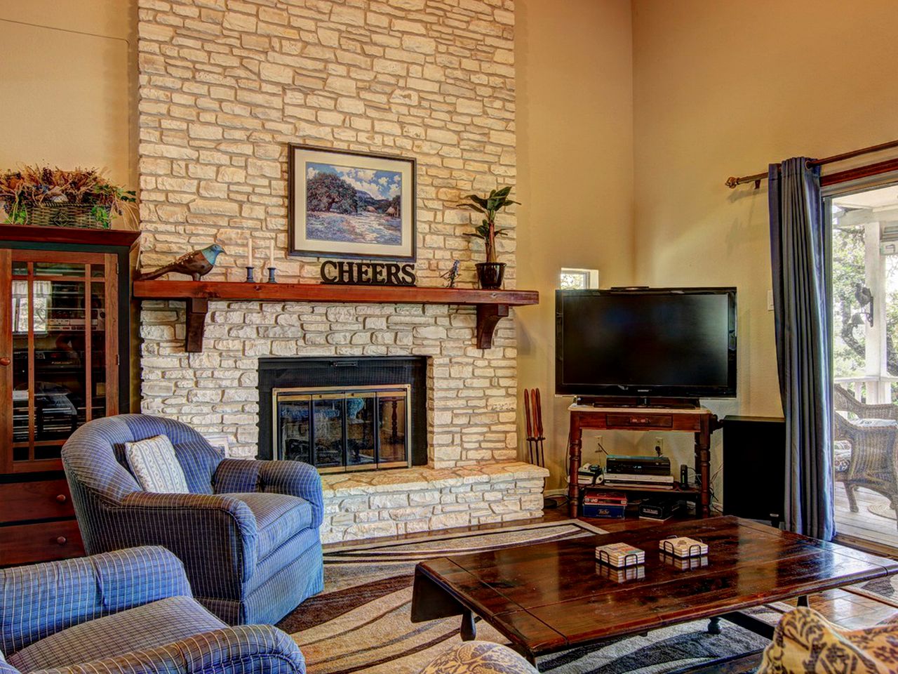 Comfortable Cottage Rental on the Waterfront in Canyon Lake, Texas
