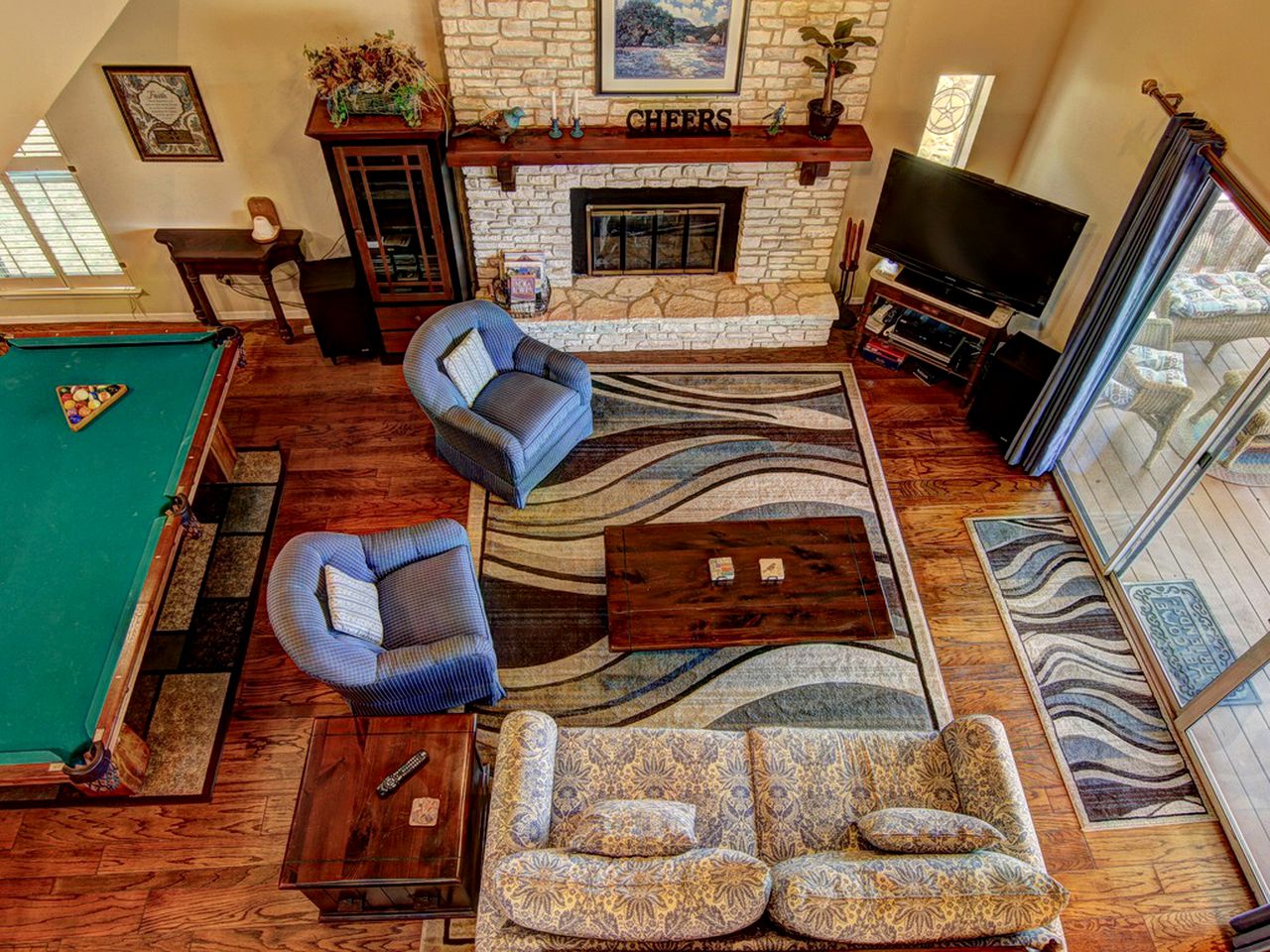 Comfortable Cottage Rental on the Waterfront in Canyon Lake, Texas