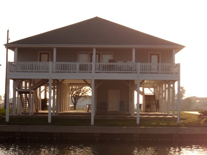 Cabins (Crystal Beach, Texas, United States)