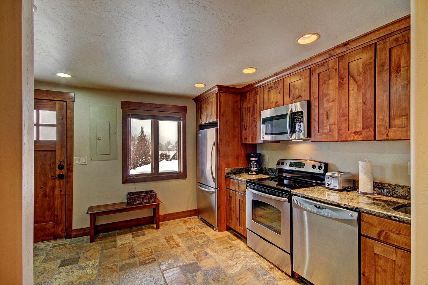 Deluxe Remodeled Cabin with Hot Tub near Breckenridge Ski Resort, Colorado