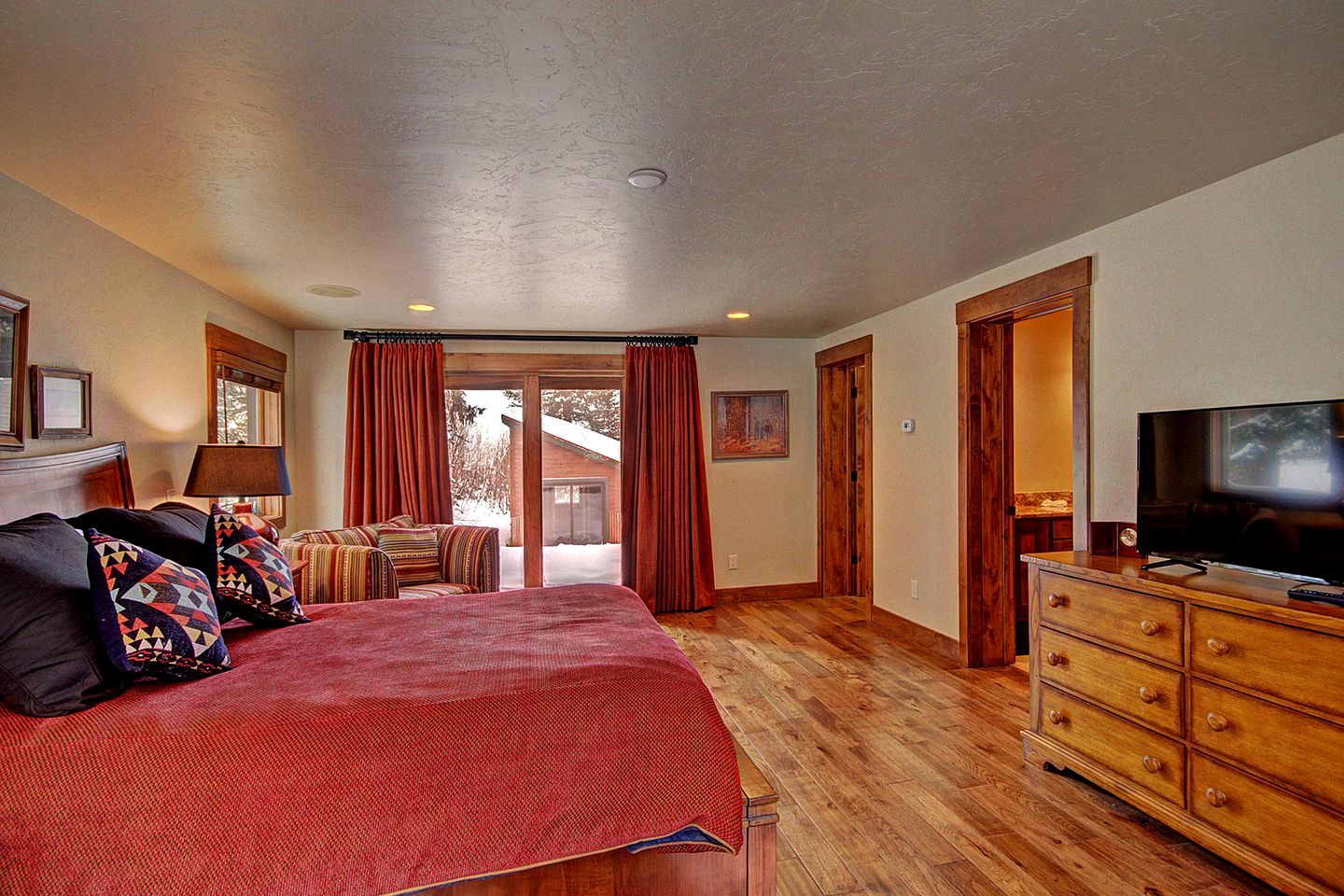 Deluxe Remodeled Cabin with Hot Tub near Breckenridge Ski Resort, Colorado