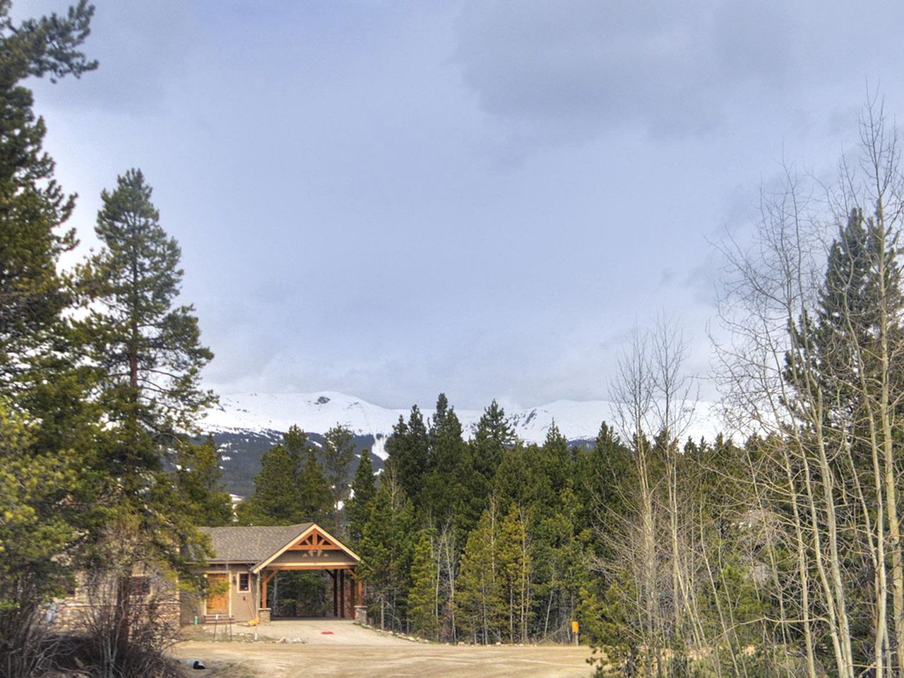 Stylish Ski Getaway with Hot Tub near the Slopes in Breckenridge, Colorado