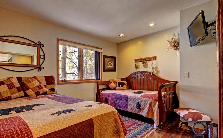 Cabins (Breckenridge, Colorado, United States)