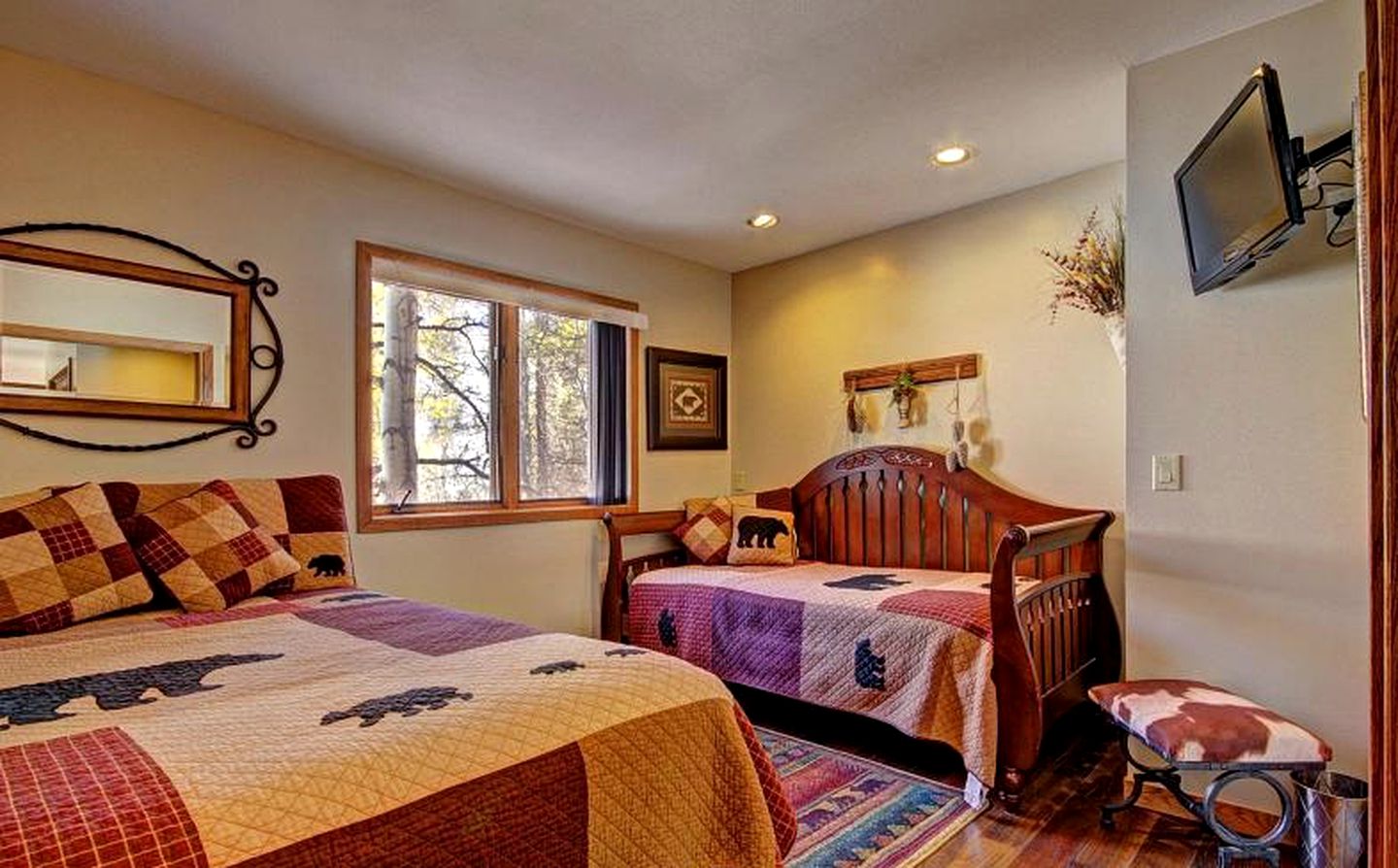 Enormous Cabin Retreat for Large Groups near Breckenridge, Colorado