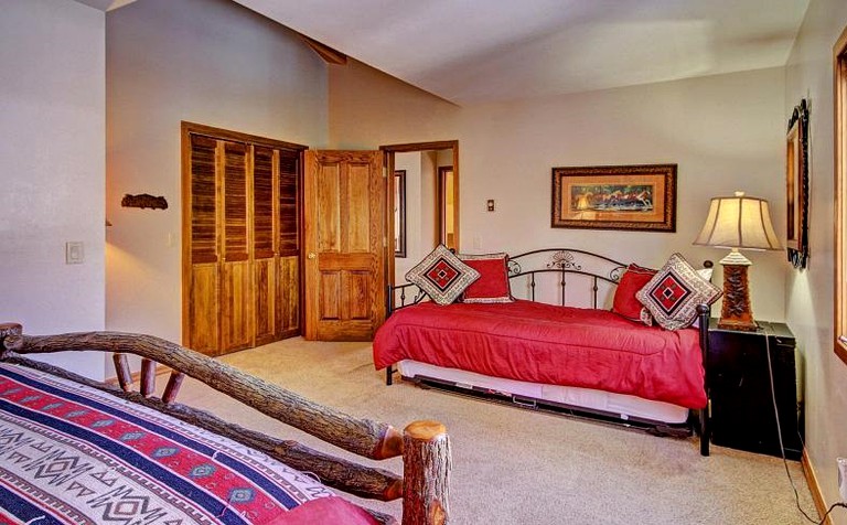 Cabins (Breckenridge, Colorado, United States)